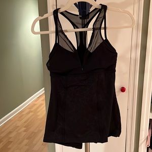 Lululemon tank black with mesh zipper top. Lulu size 6 regular size 4